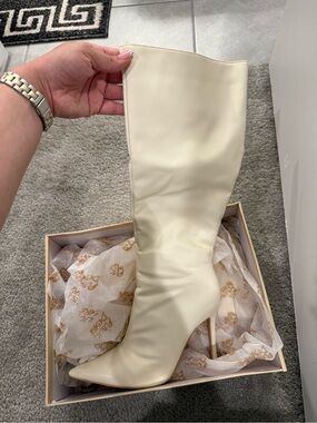 Cream Knee-High Pointed Boots with heel